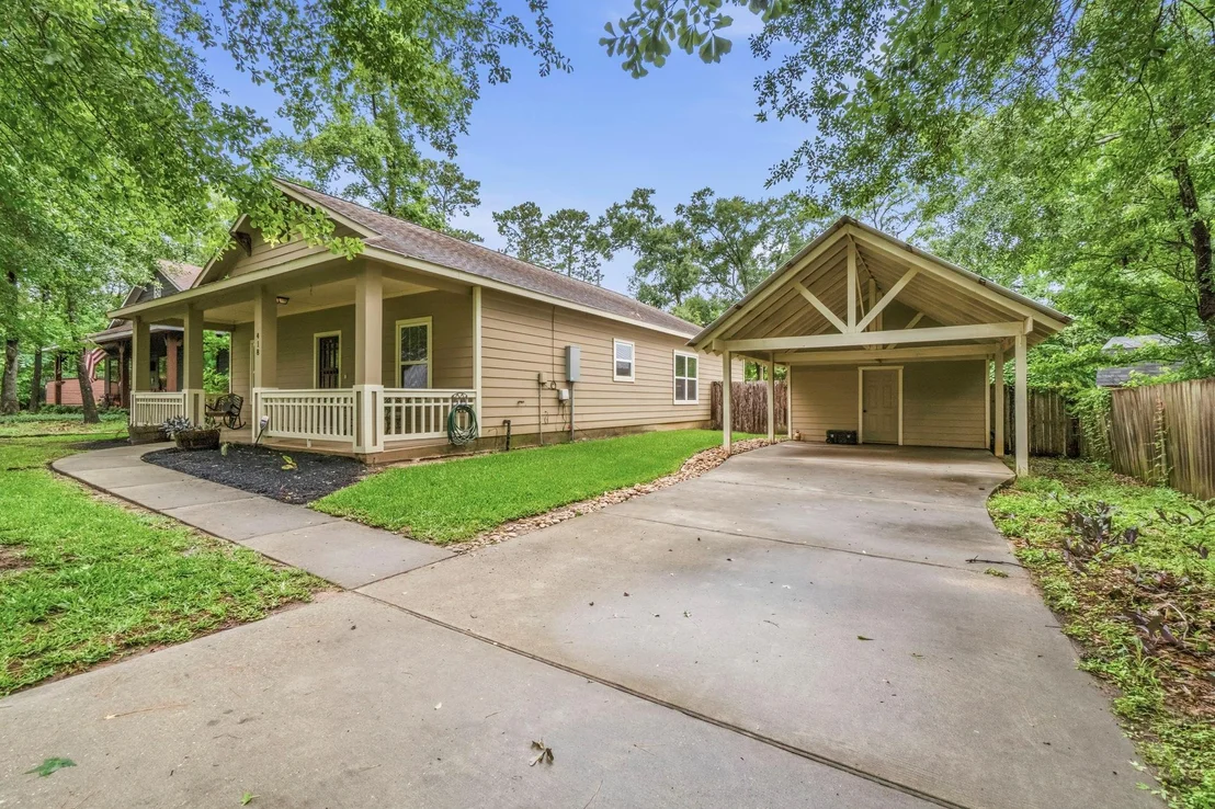 Photo of 418 Commanche Road