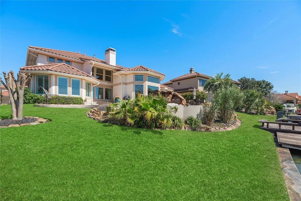 Photo of 18919 Crescent Bay Drive