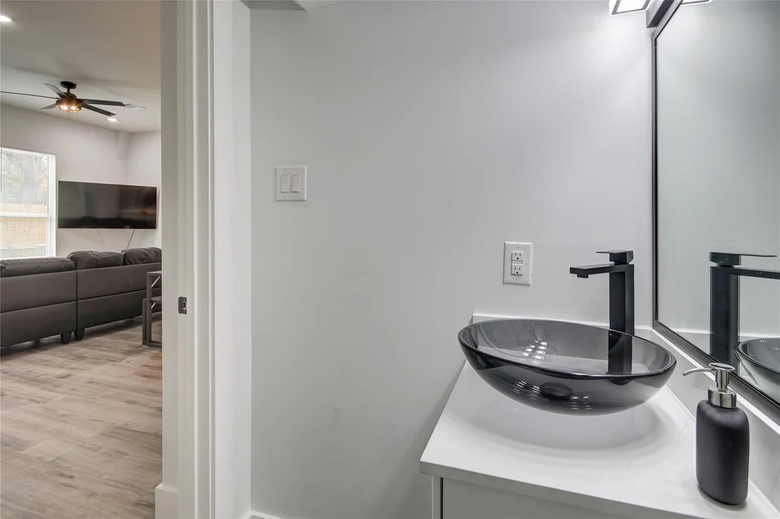 Photo of 9305 Tower Street