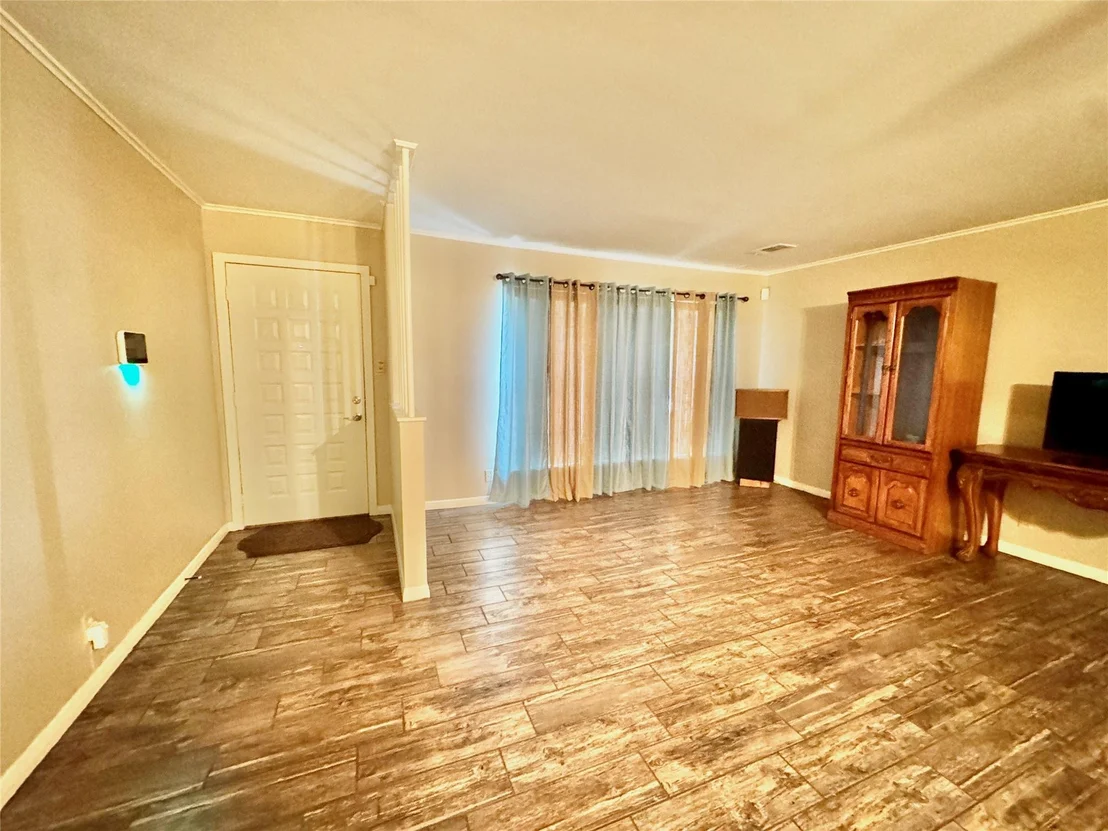Photo of 5050 Swallow Drive