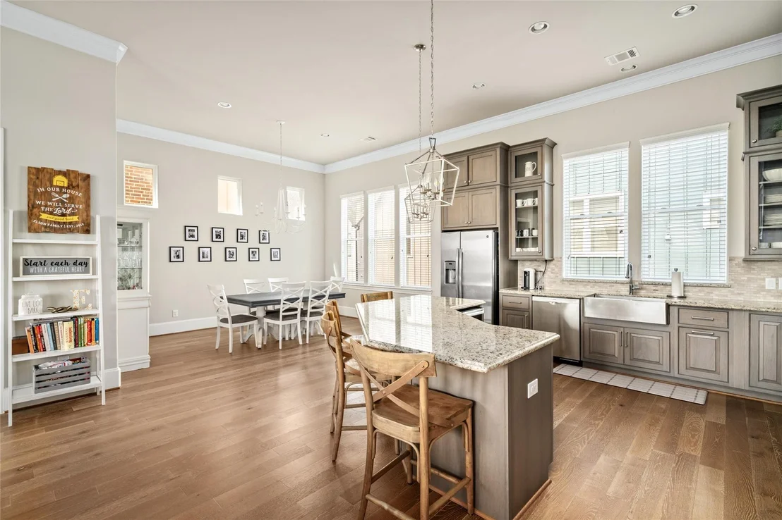 Photo of 8668 Emnora Lane