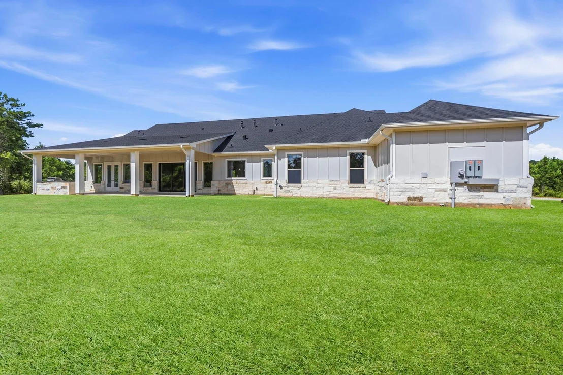 Photo of 16140 Forest Mill Road
