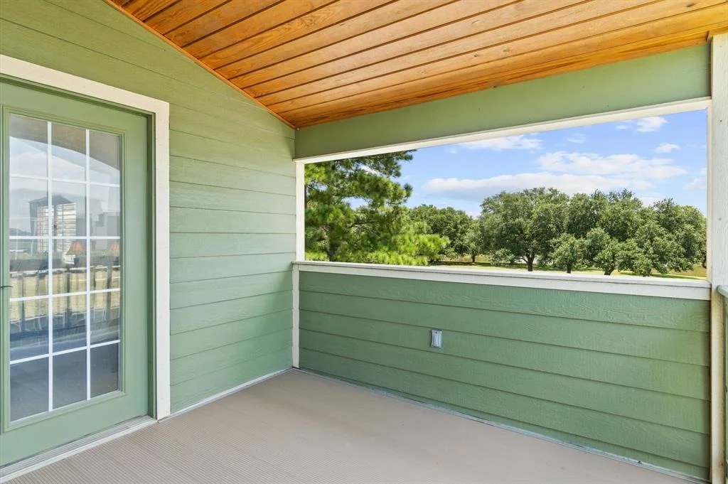 Photo of 11008 Hillside Drive