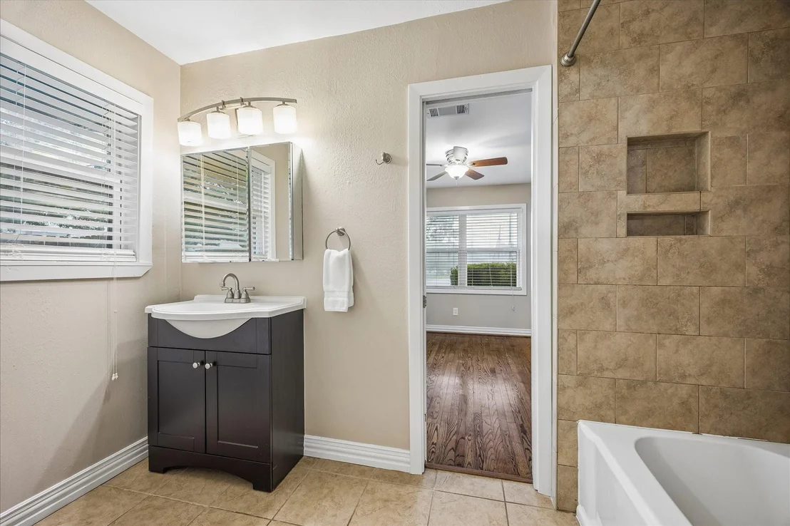 Photo of 4402 Libbey Lane