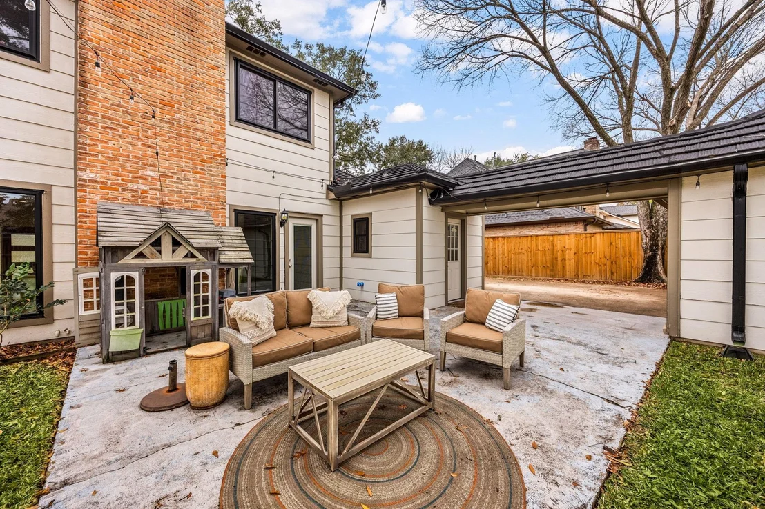 Photo of 1118 Crossroads Drive