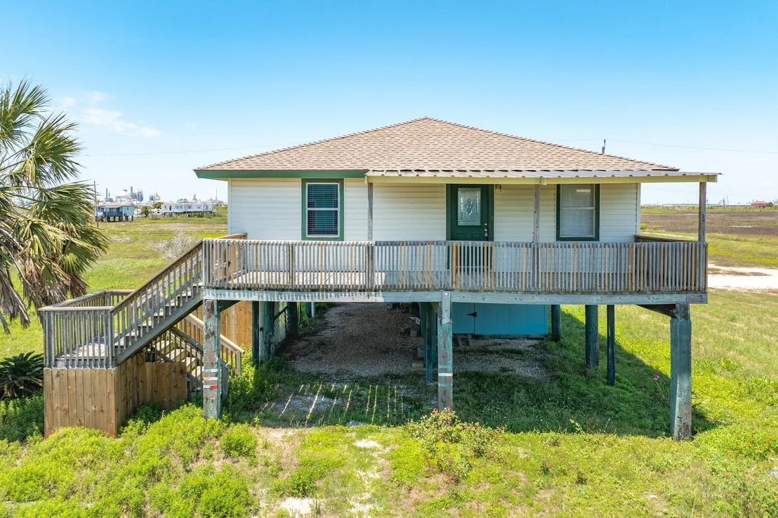 Photo of 910 Monument Drive