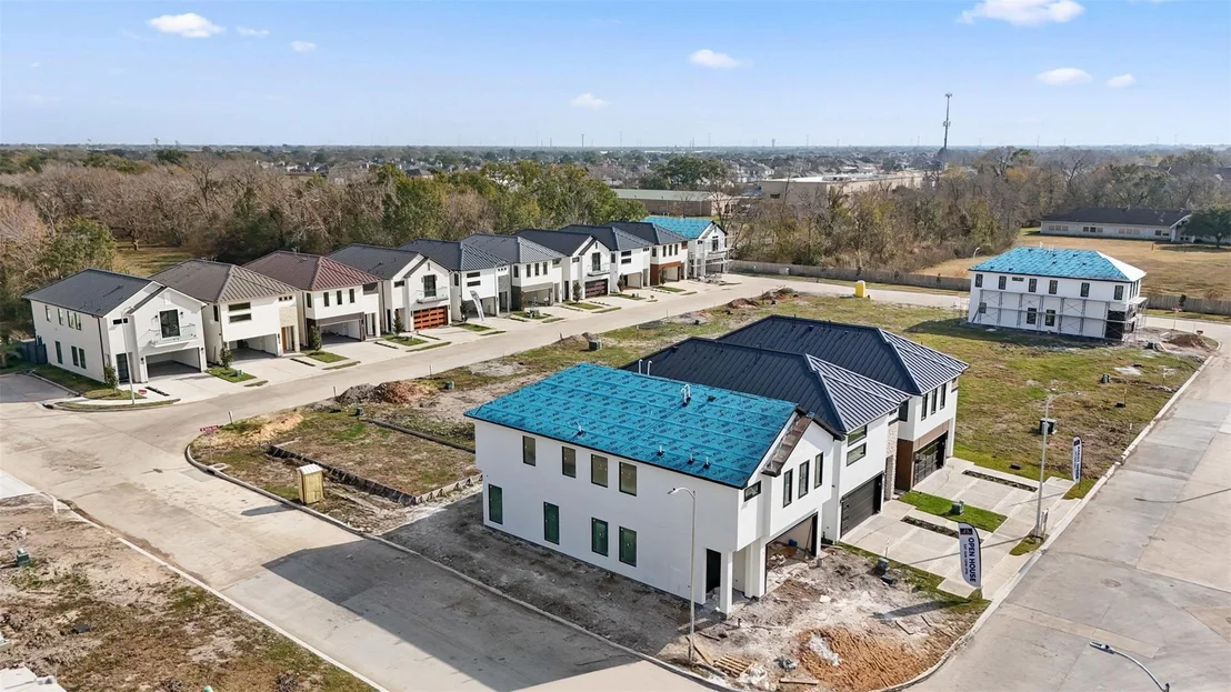 Photo of 615 Rolling Oaks