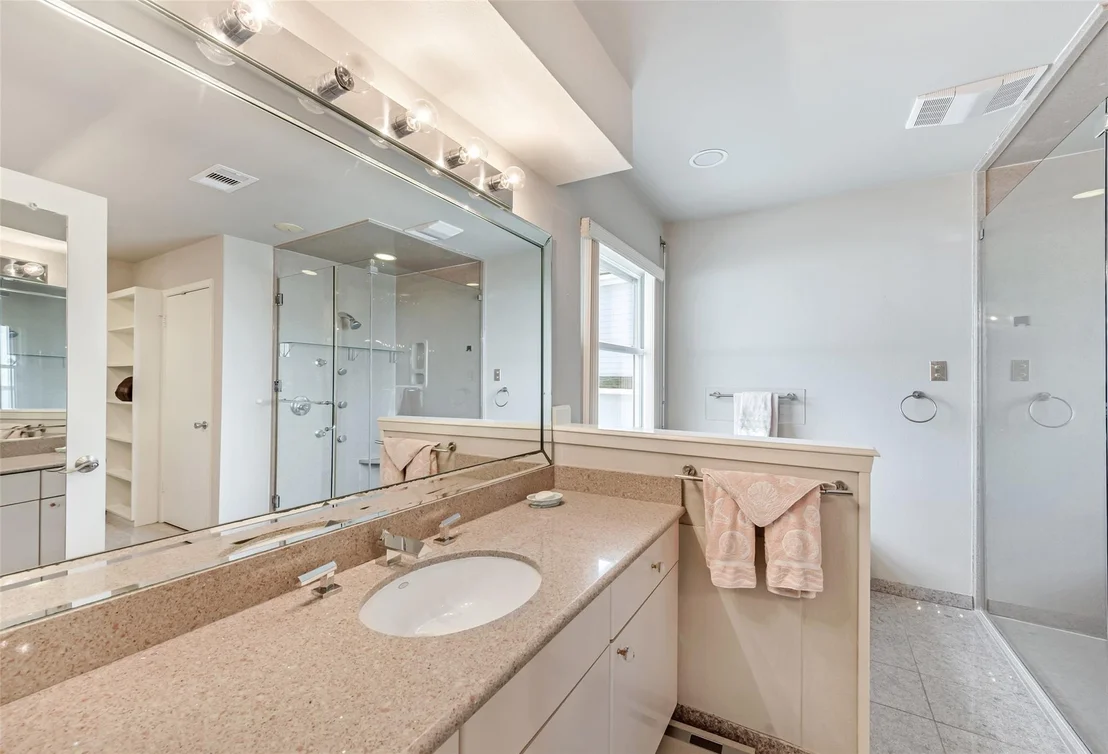Photo of 1334 Outrigger
