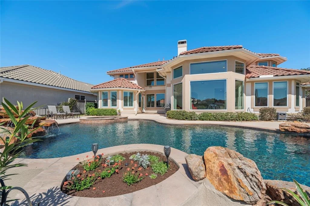 Photo of 18919 Crescent Bay Drive