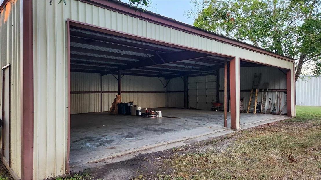 Photo of 847 Oliver Road