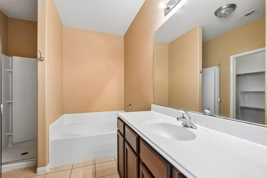 Photo of 128 Robertson Lane