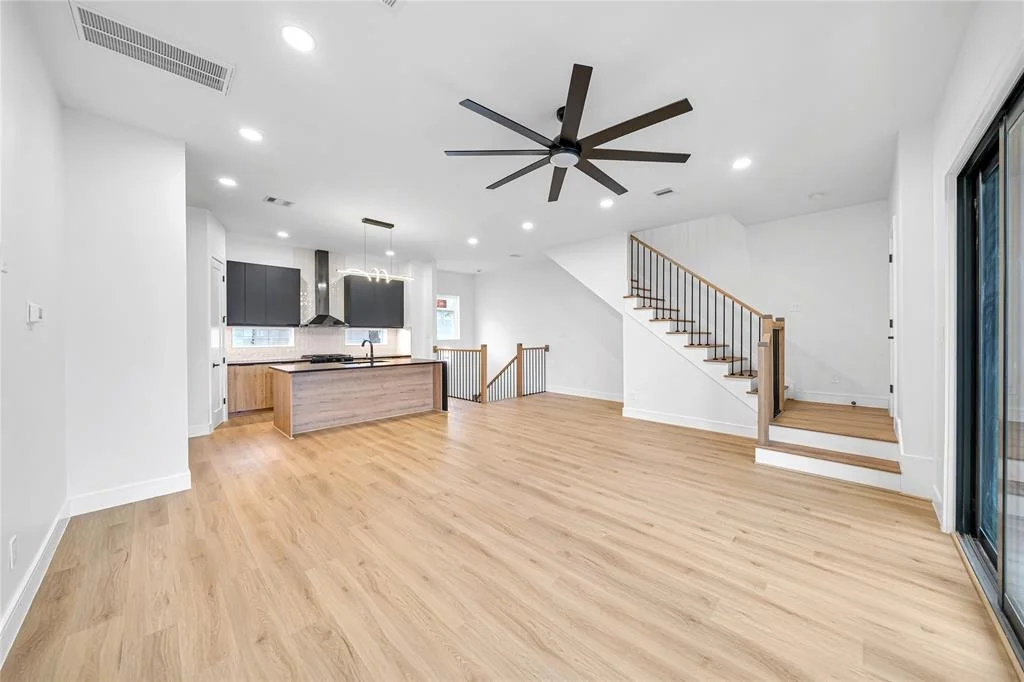 Photo of 2423 Bastrop Street