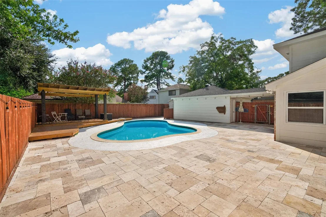 Photo of 18115 Longcliffe Drive