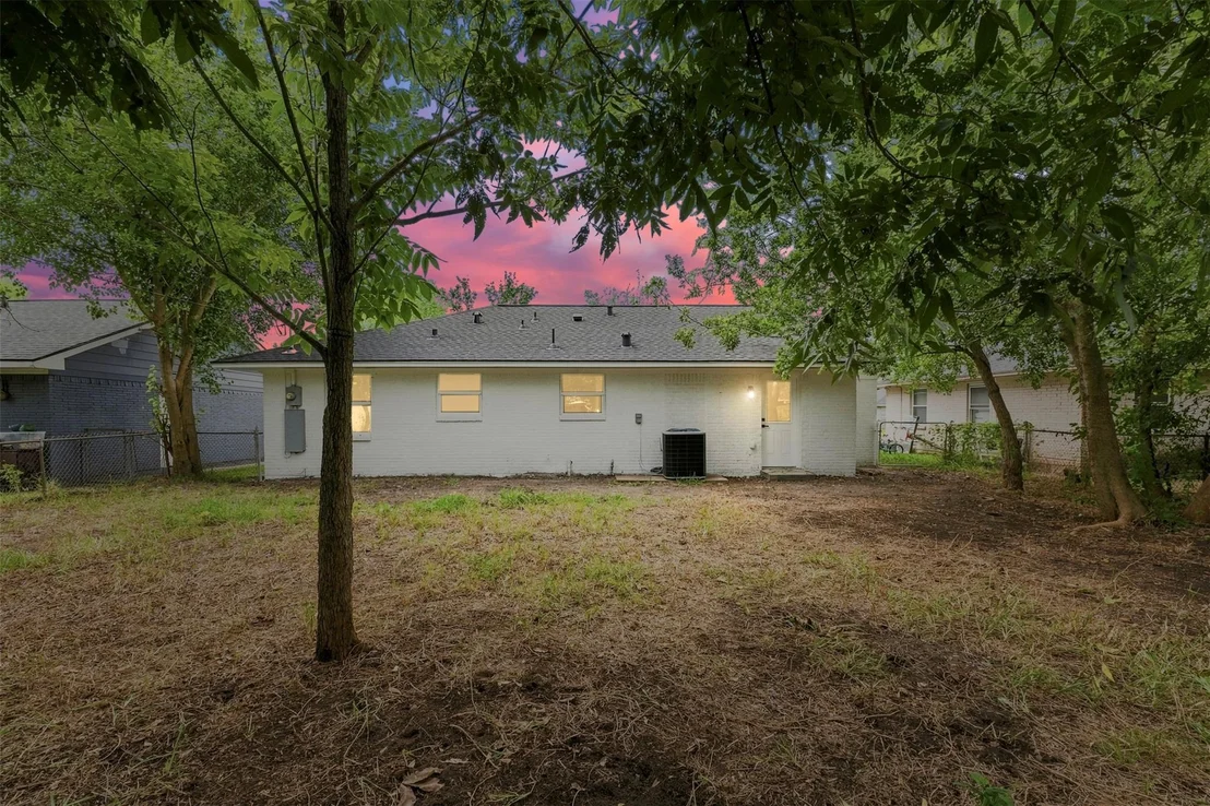 Photo of 3017 Cedarcrest Drive