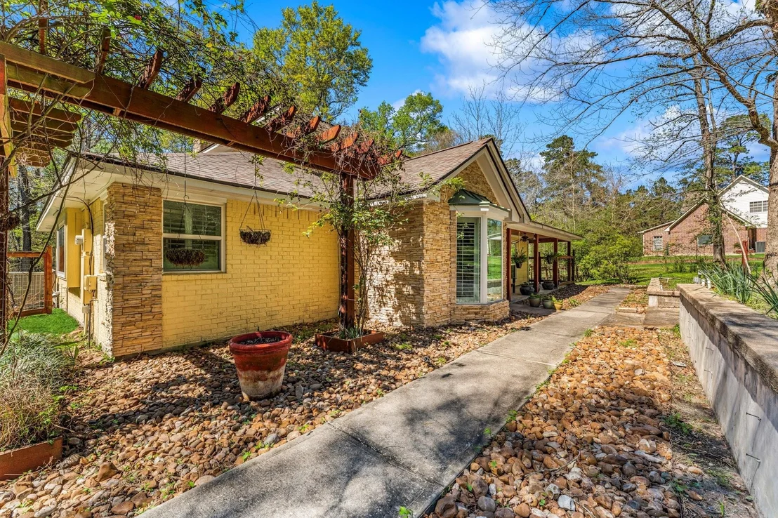 Photo of 57 Lake Forest Circle