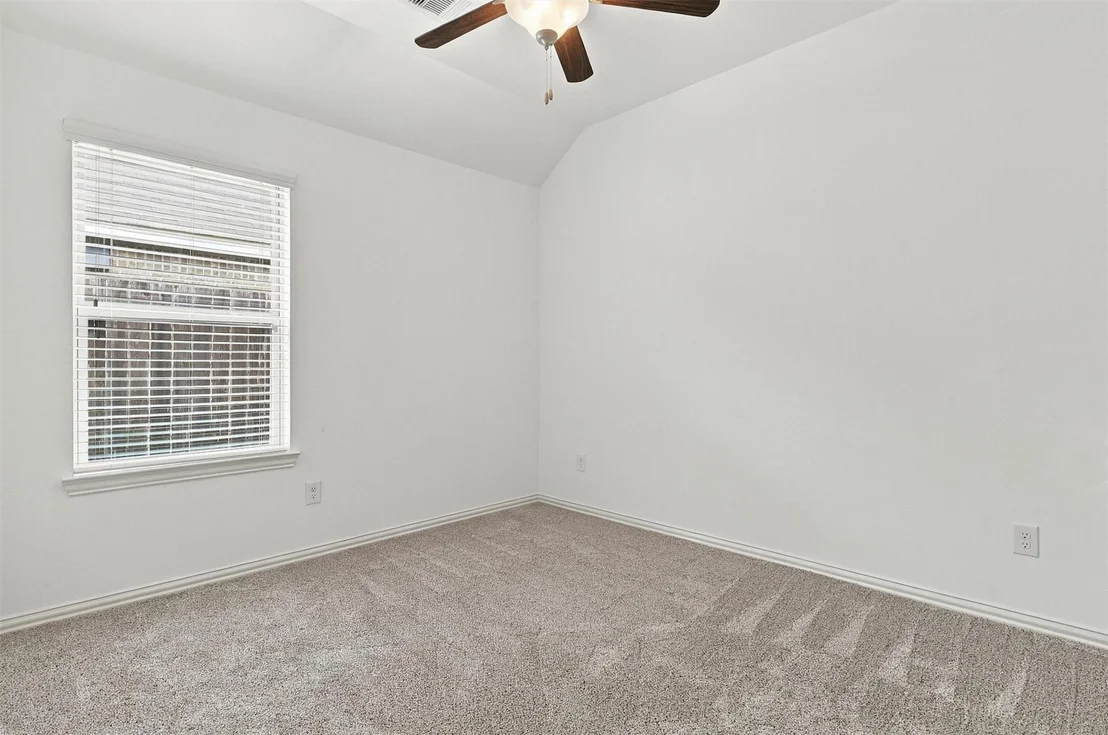 Photo of 637 Maple Point Drive E