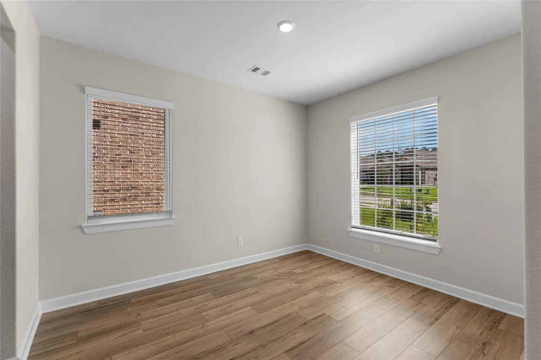 Photo of 6167 White Spruce Drive