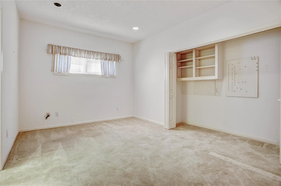 Photo of 44 Crestwood Circle
