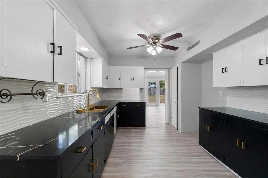 Photo of 1610 Shady Oaks Drive