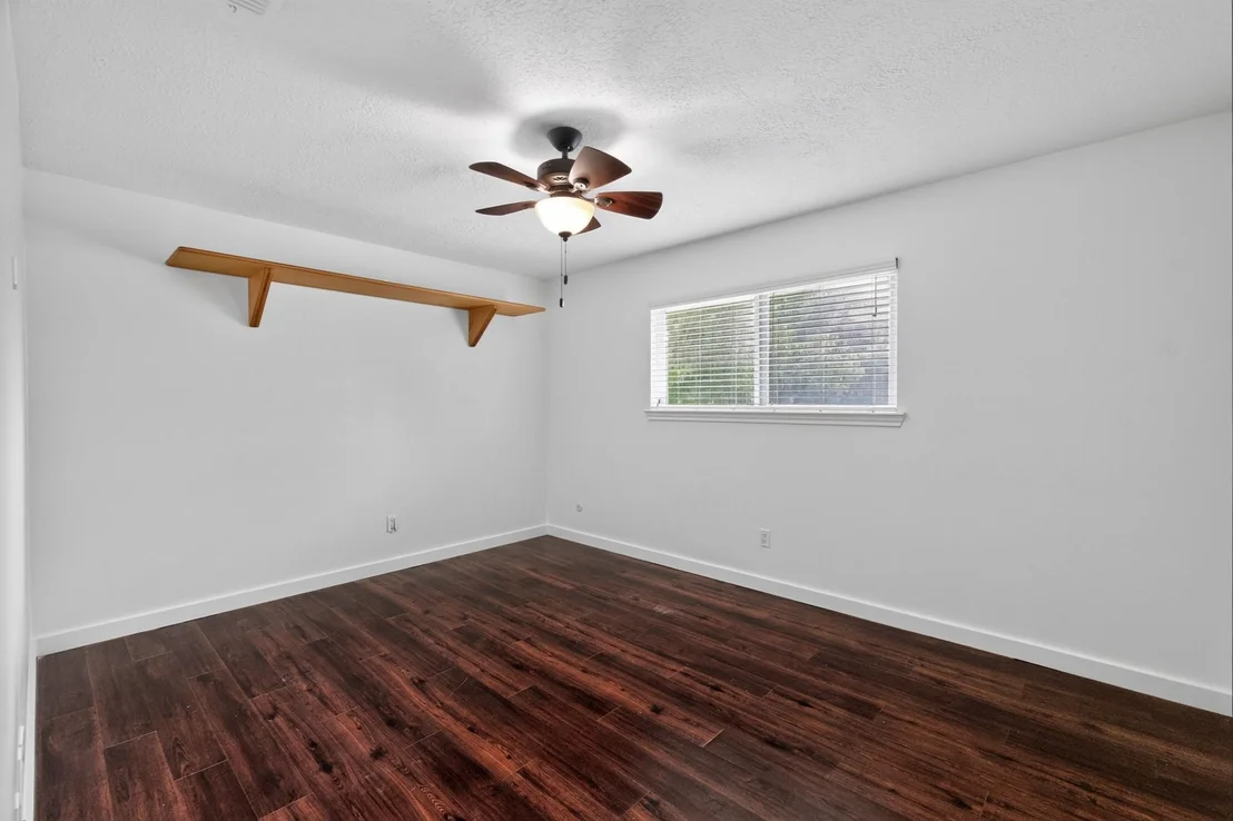 Photo of 18115 Longcliffe Drive