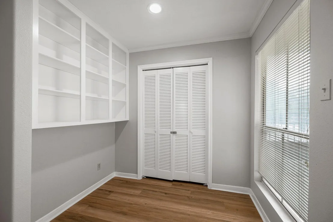 Photo of Unit 75 at 800 Post Oak Boulevard