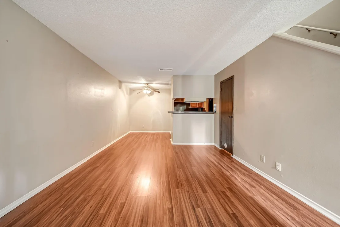 Photo of Unit 256D at 2501 Gulf Freeway