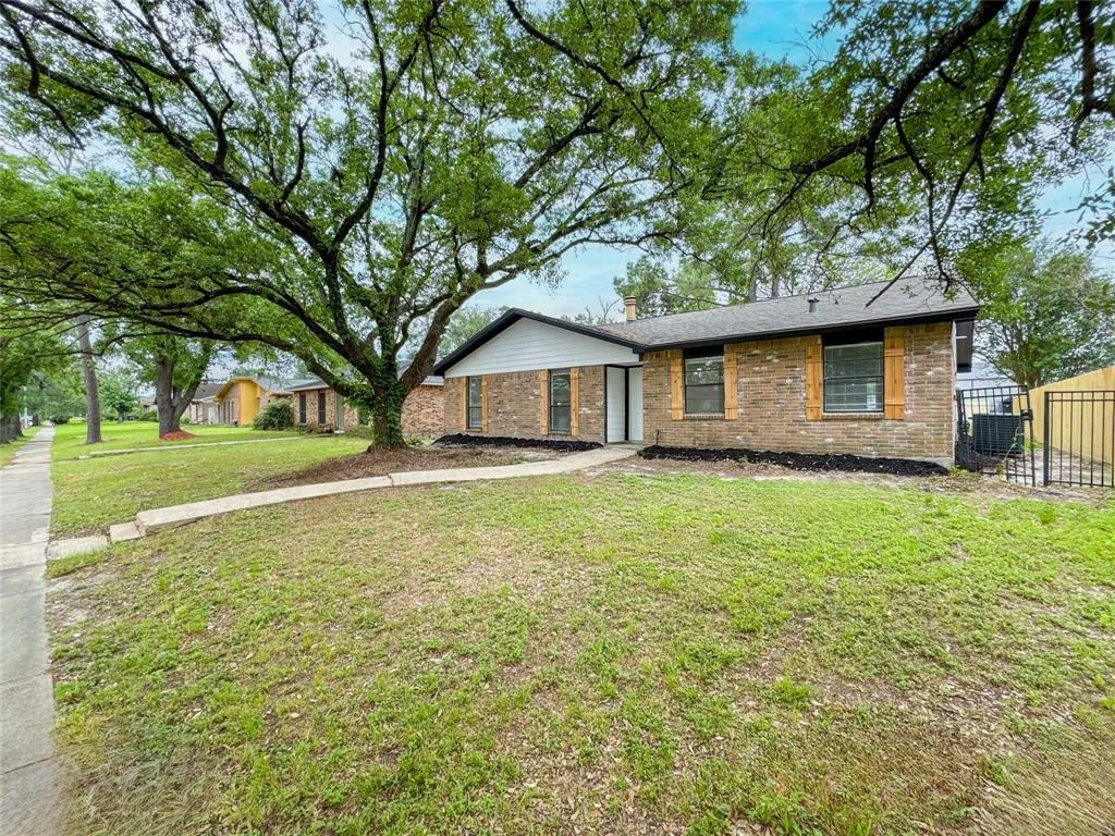 Photo of 14214 Morinscott