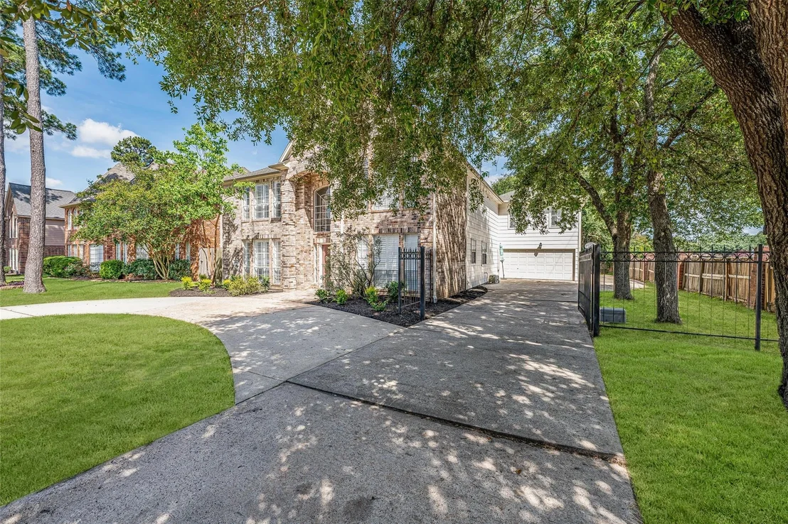 Photo of 8002 Royal Crest Court