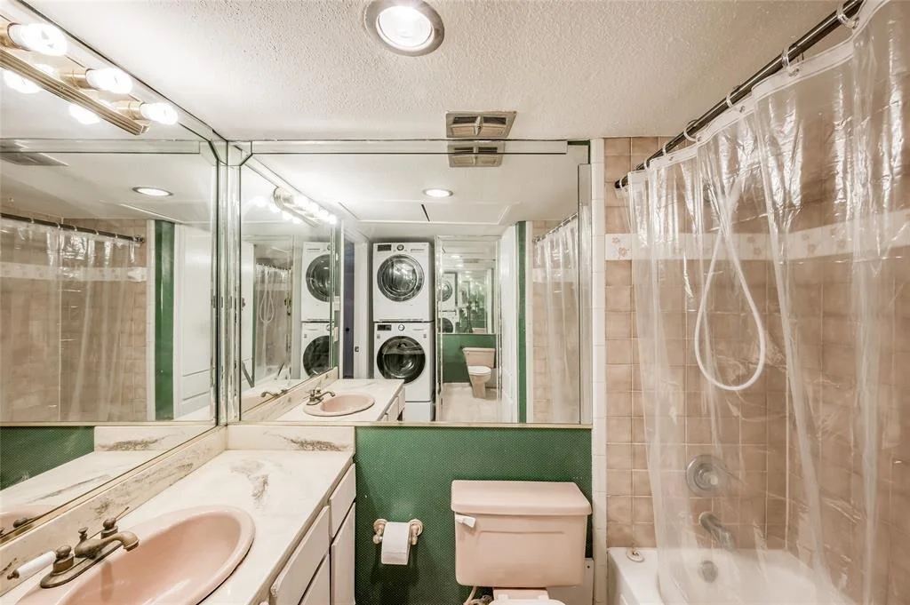 Photo of Unit 7 at 7575 Katy Freeway