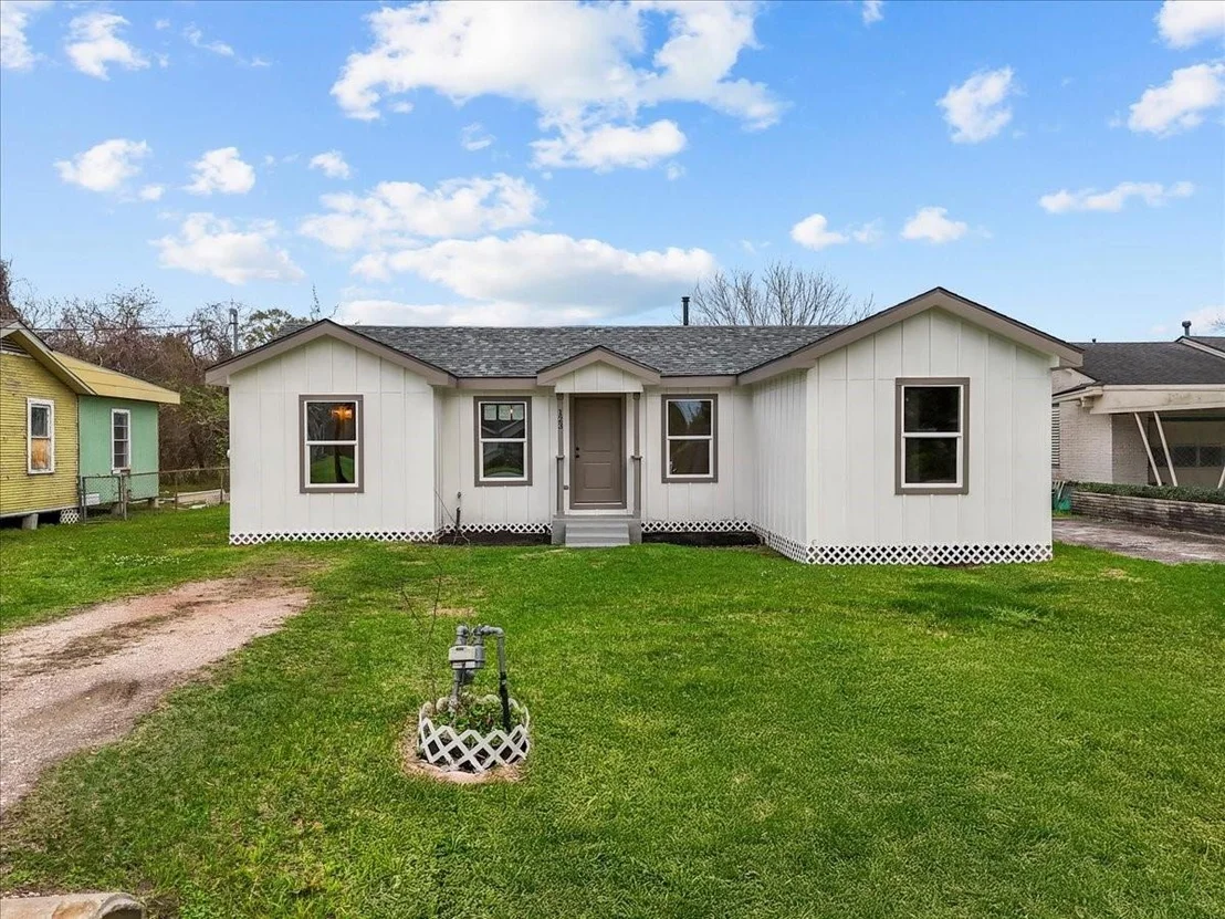 Photo of 123 Lake Road