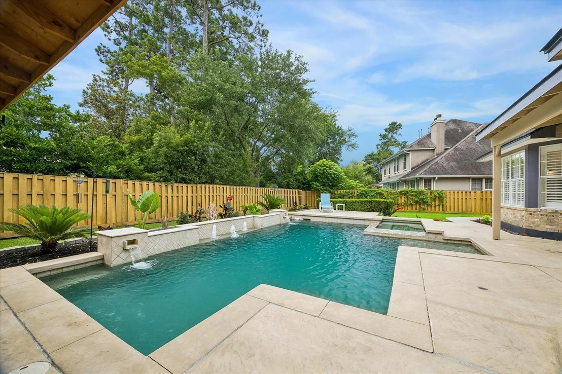 Photo of 15 W Beckonvale Circle