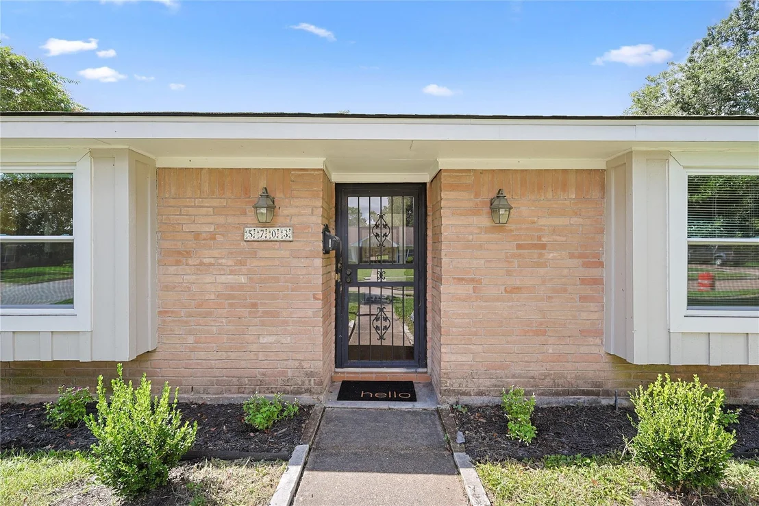 Photo of 5703 Belrose Drive