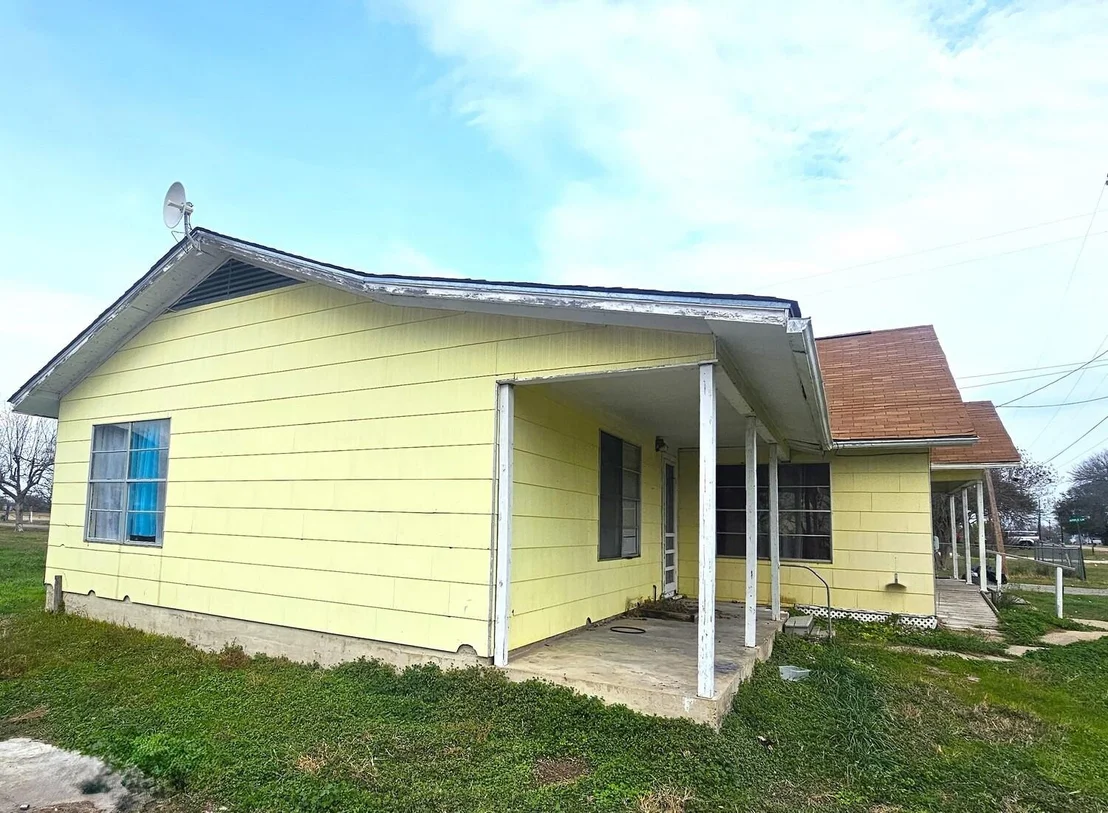 Photo of 302 Southern Oaks Drive