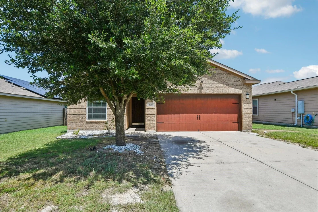 Photo of 128 Robertson Lane