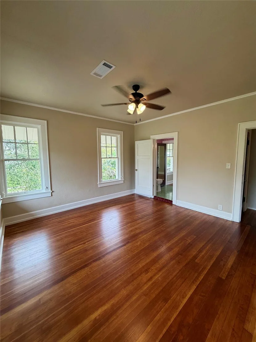 Photo of 2149 Lakeshore Drive