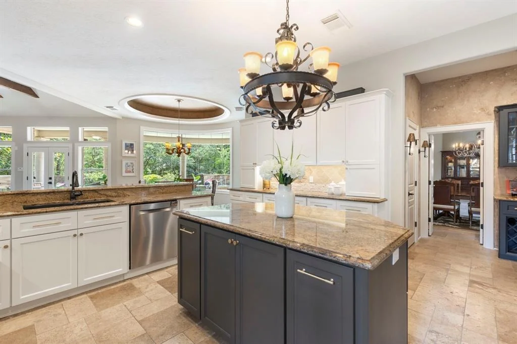 Photo of 63 N Wooded Brook Circle