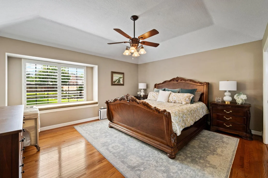 Photo of 302 River Oaks Drive