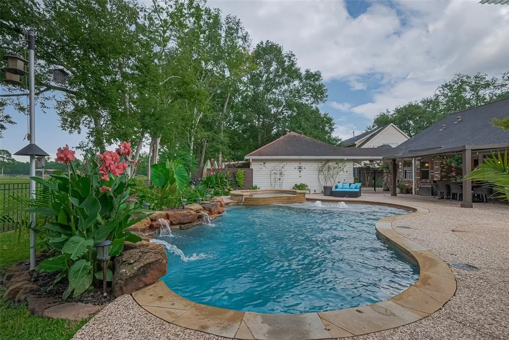 Photo of 722 River Plantation Drive