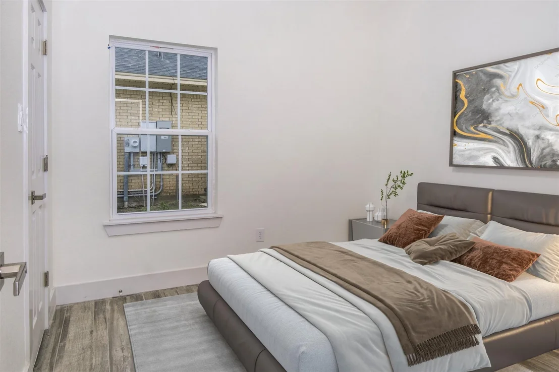 Photo of 2291 Riverside Drive