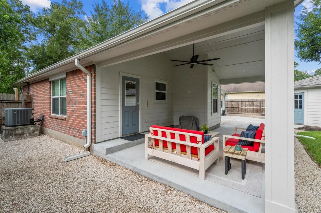 Photo of 1512 Glen Oaks Drive