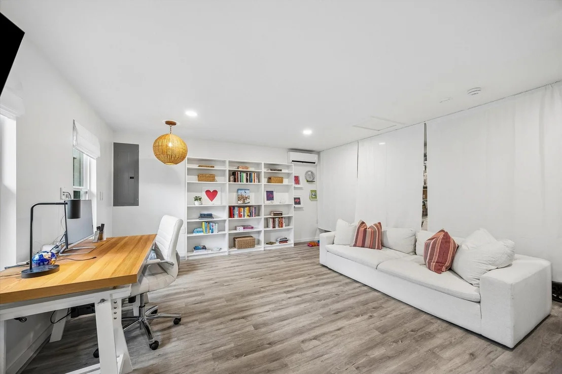 Photo of 1031 Chamboard Lane