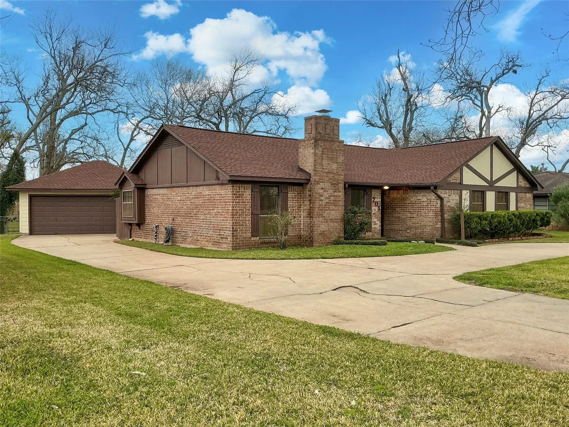 Photo of 203 Old Angleton Road