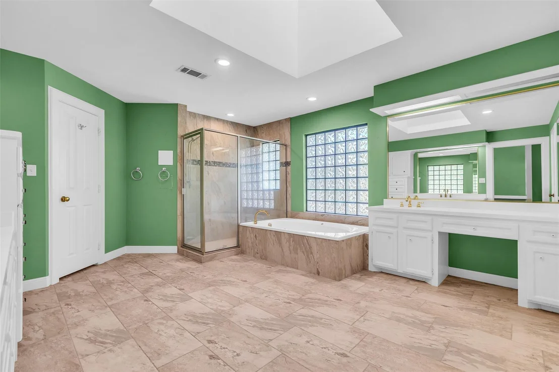 Photo of 566 Edgewood Drive