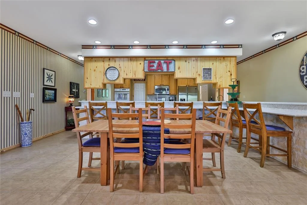 Photo of 120 Lake Oaks Boulevard