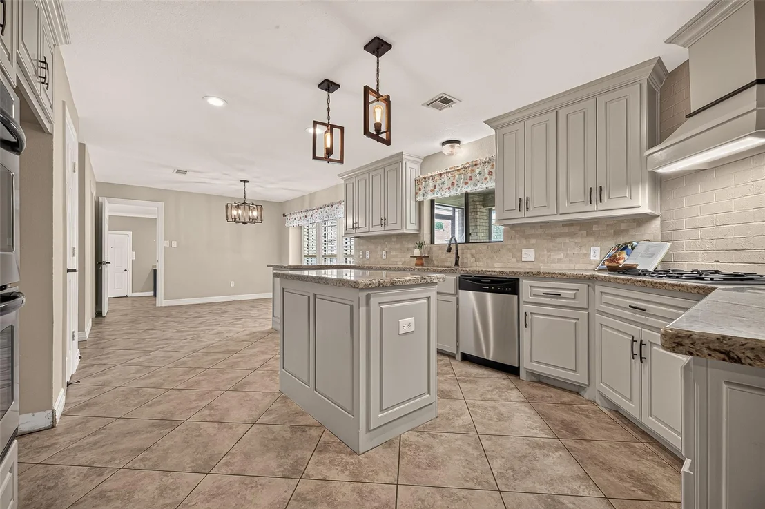 Photo of 1650 White Oak Creek Drive