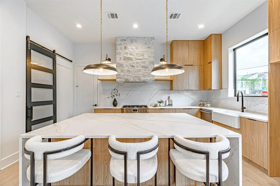 Photo of 829 Alexander Street