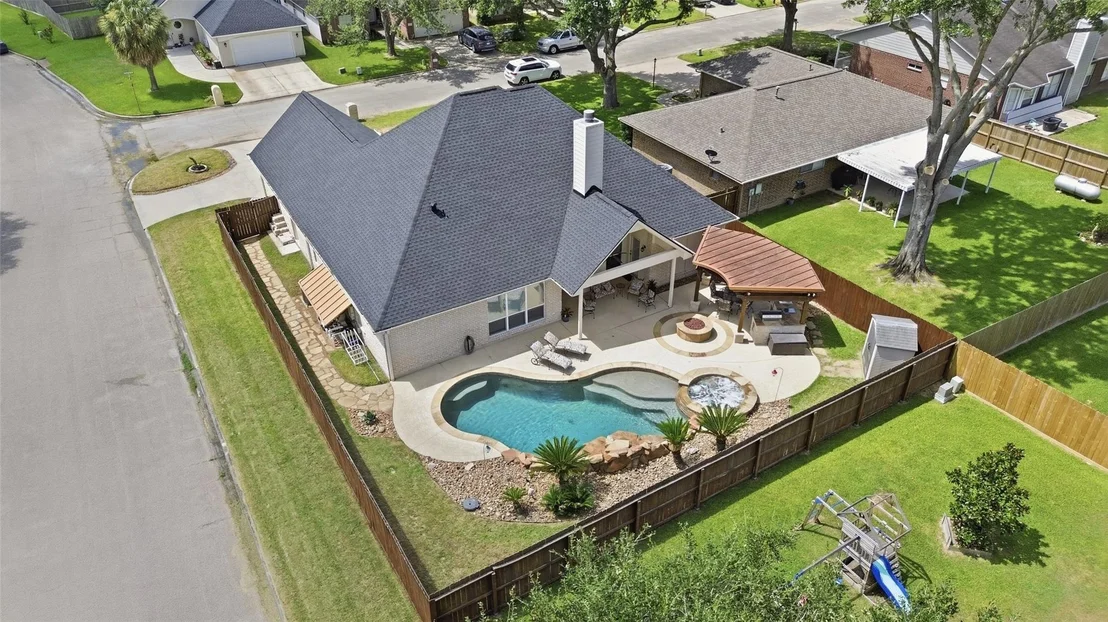 Photo of 17412 Waterview Drive