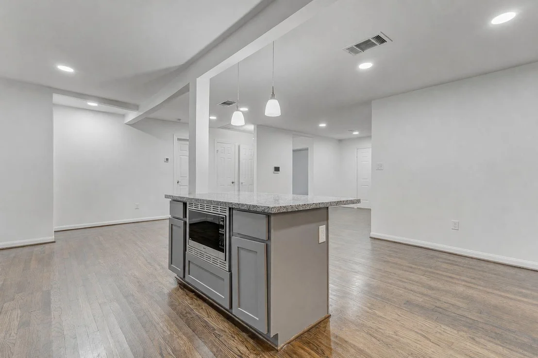 Photo of 907 Whitaker Avenue