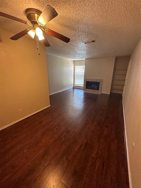 Photo of Unit 16A at 2501 Gulf Freeway