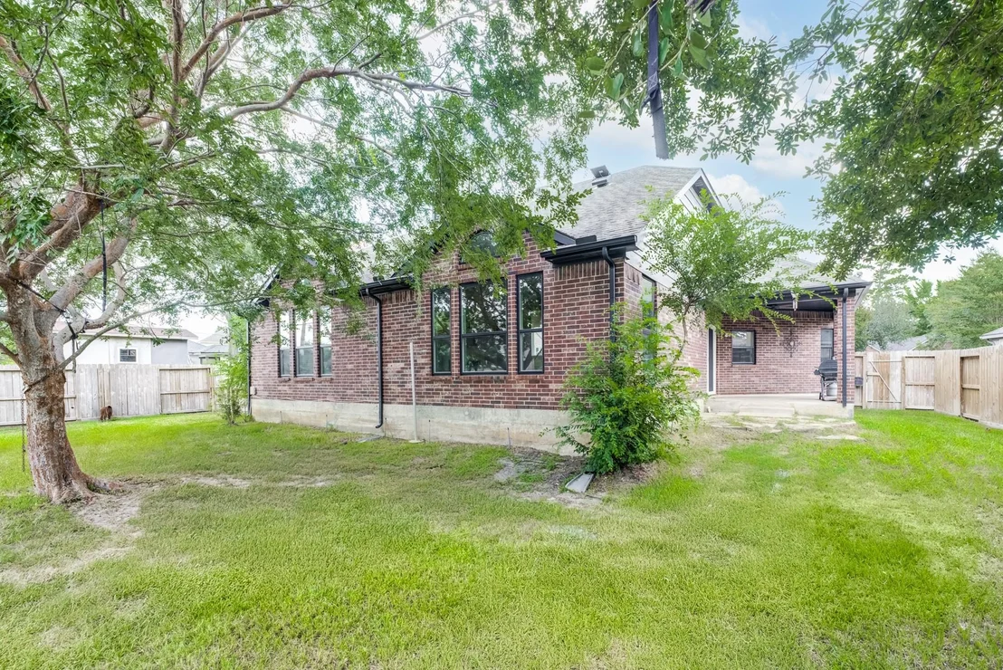 Photo of 1015 Pine Walk Trail